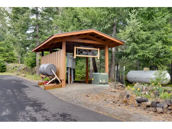 $1,399,000 | 36 Lonesome Pines Drive, Trout Lake, WA 98650