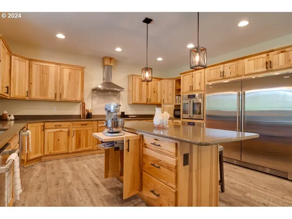 $1,399,000 | 36 Lonesome Pines Drive, Trout Lake, WA 98650