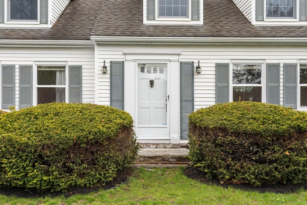 289 Sterling Road Lancaster, MA 01523 - Photo 2 of 39