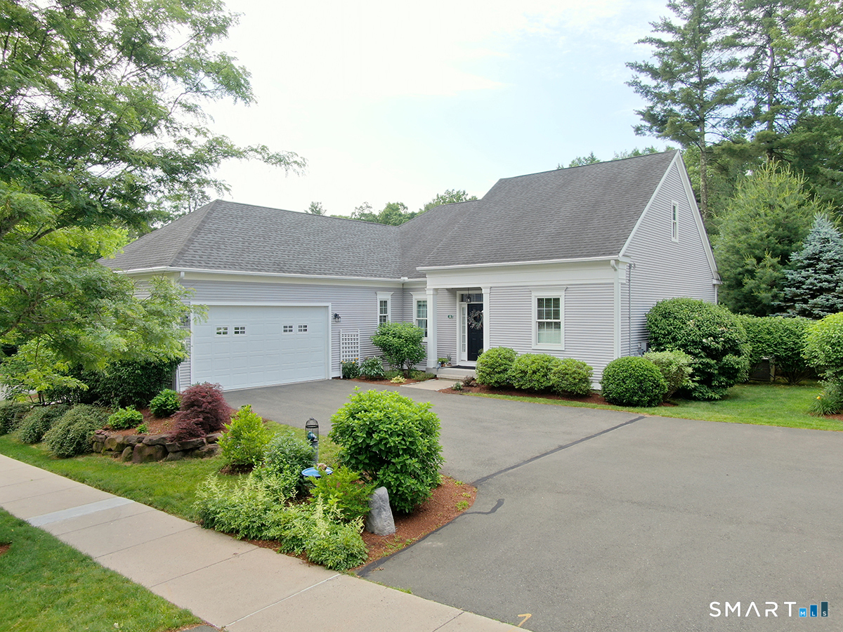 15 Bantry Road, Unit 15 Simsbury, CT 06070 - Photo 2 of 33