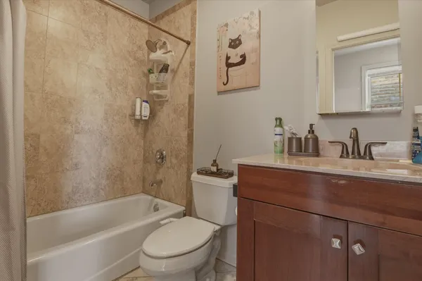 $390,000 | 2237 West Washington Boulevard, Unit 3, Chicago, IL 60612