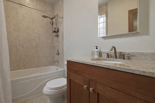 $390,000 | 2237 West Washington Boulevard, Unit 3, Chicago, IL 60612