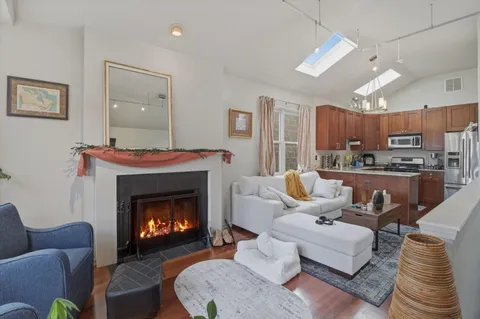 $400,000 | 2237 West Washington Boulevard, Unit 3, Chicago, IL 60612