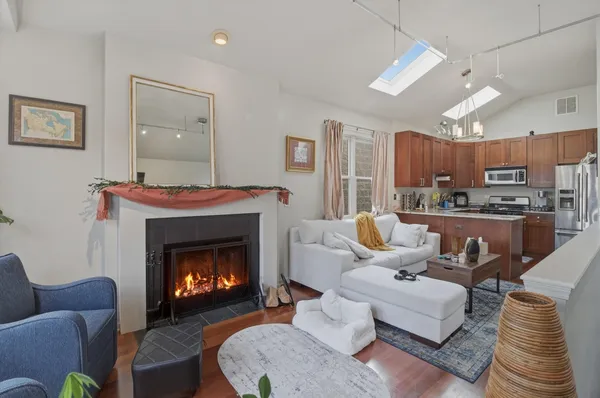 $390,000 | 2237 West Washington Boulevard, Unit 3, Chicago, IL 60612