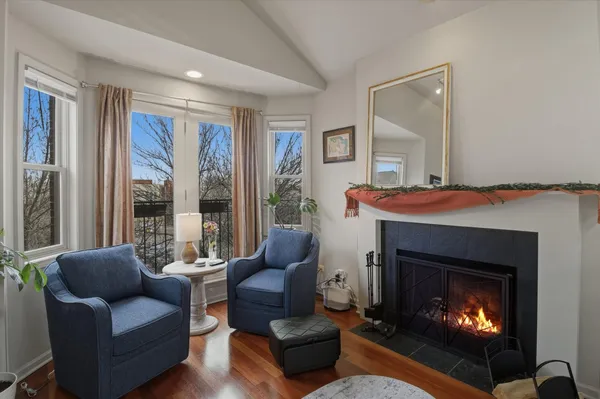 $390,000 | 2237 West Washington Boulevard, Unit 3, Chicago, IL 60612