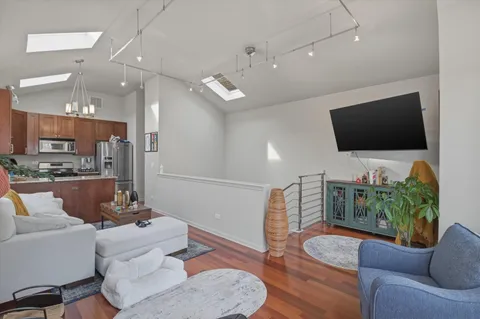$400,000 | 2237 West Washington Boulevard, Unit 3, Chicago, IL 60612