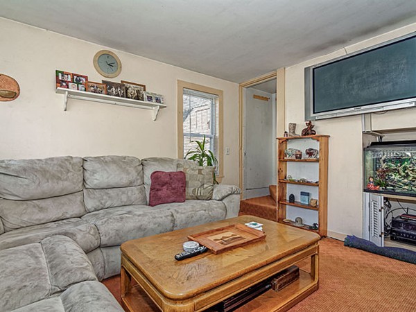 136 Hardy Pond Road Waltham, MA 02451 - Photo 5 of 22