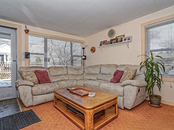 136 Hardy Pond Road Waltham, MA 02451 - Photo 6 of 22