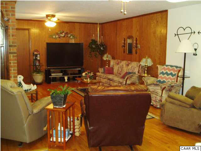 1141 John Tucker Road Aroda, VA 22709 - Photo 18 of 34 Family Room