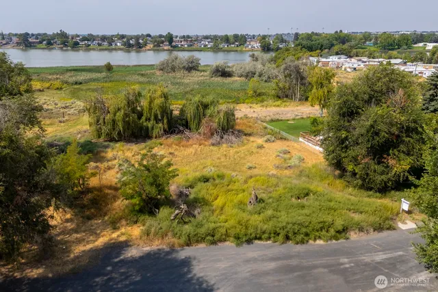 a view of a lake with houses