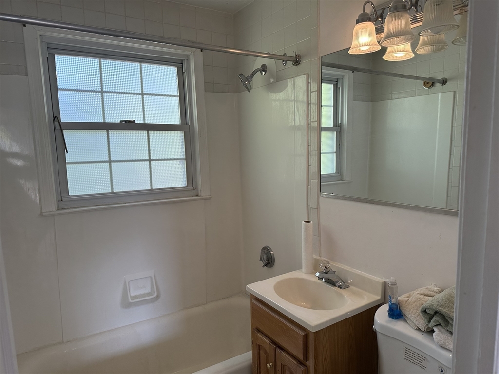 456 Cold Spring Avenue, Unit 2A West Springfield, MA 01089 - Photo 11 of 18