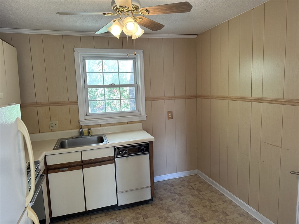 456 Cold Spring Avenue, Unit 2A West Springfield, MA 01089 - Photo 7 of 18