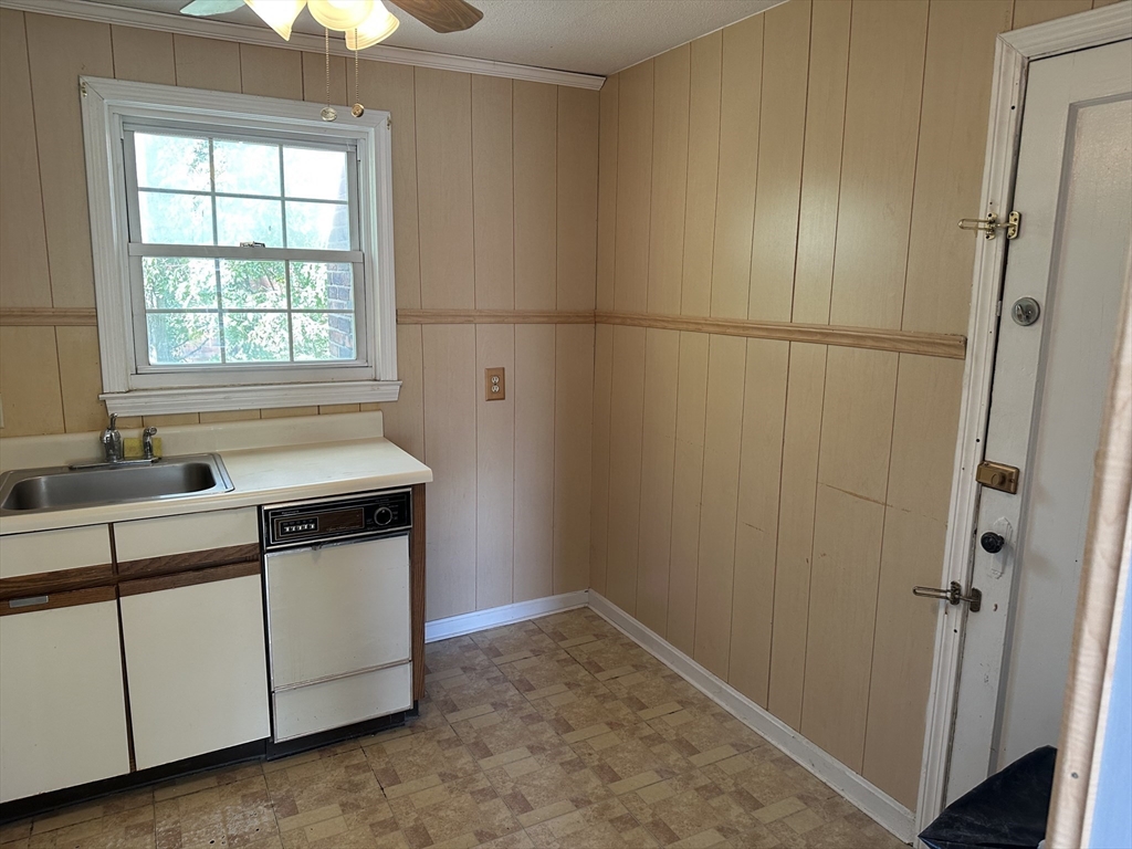 456 Cold Spring Avenue, Unit 2A West Springfield, MA 01089 - Photo 8 of 18