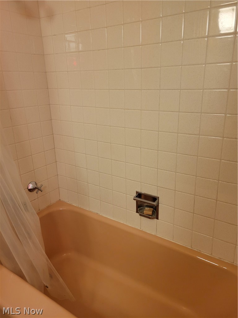 6304 Murray Ridge Road Elyria, OH 44035 - Photo 20 of 34 Full bath