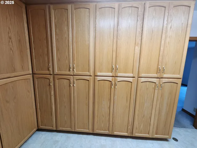 $335,000 | 1880 Linnell Avenue, Roseburg, OR 97471