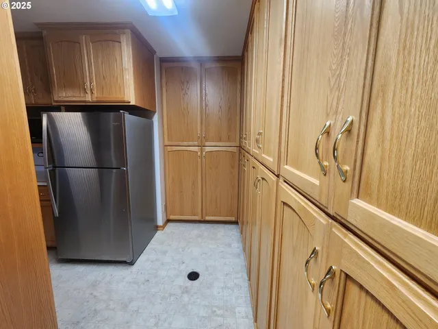 $335,000 | 1880 Linnell Avenue, Roseburg, OR 97471