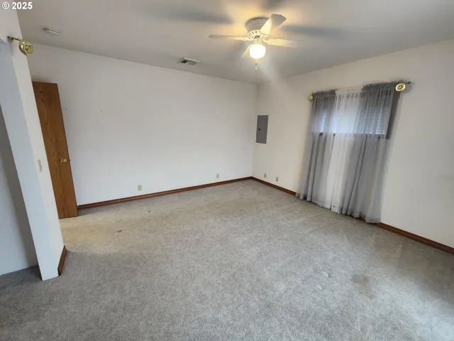 $335,000 | 1880 Linnell Avenue, Roseburg, OR 97471