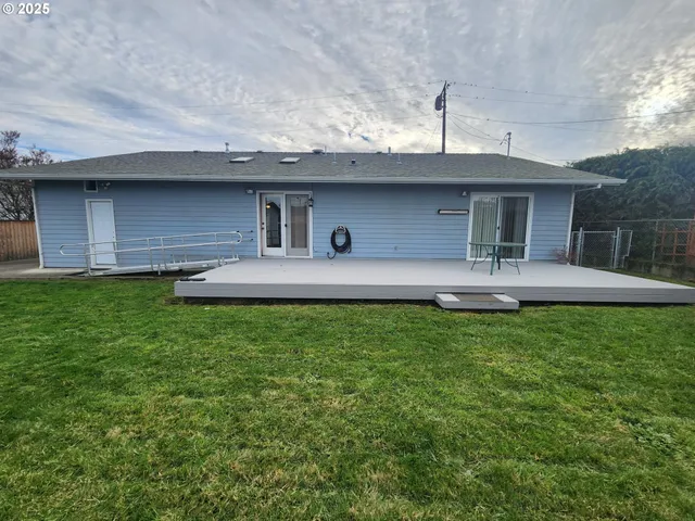 $335,000 | 1880 Linnell Avenue, Roseburg, OR 97471