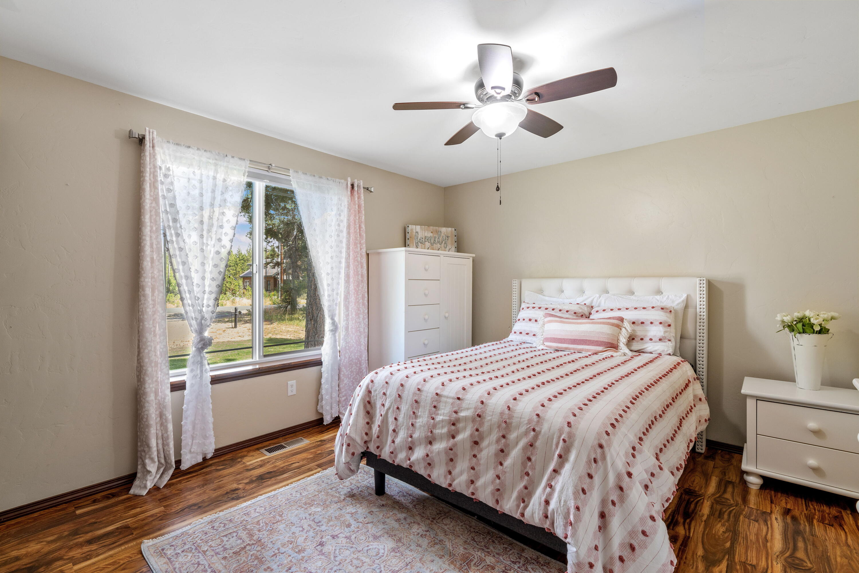 56249 Bufflehead Road Bend, OR 97707 - Photo 21 of 40 Bedroom with Laminate floors