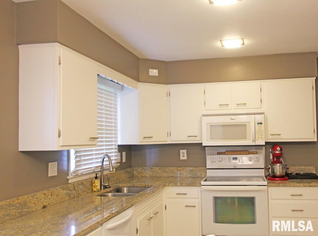 12 Providence Lane Springfield, IL 62711 - Photo 8 of 29