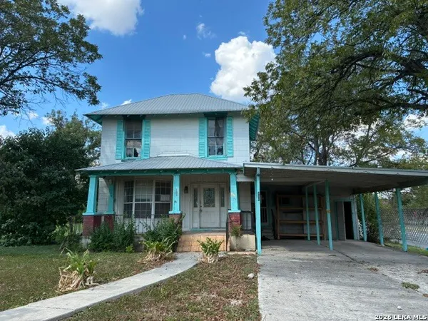 $100,000 | 136 East Doughty Street, Uvalde, TX 78801