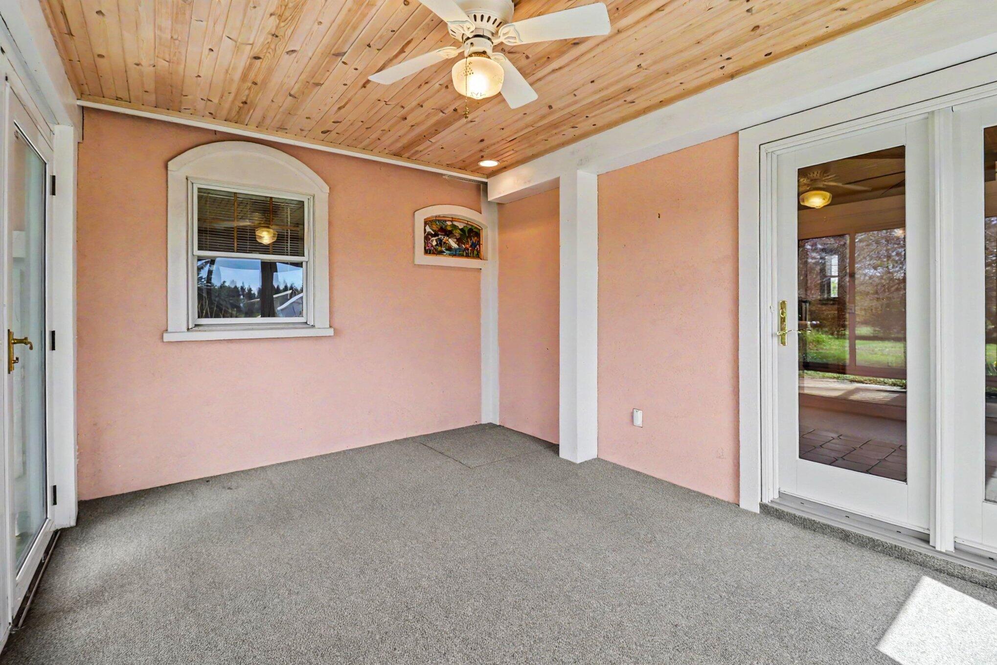 2707 West Hansen Road Ludington, MI 49431 - Photo 22 of 32 Sunroom