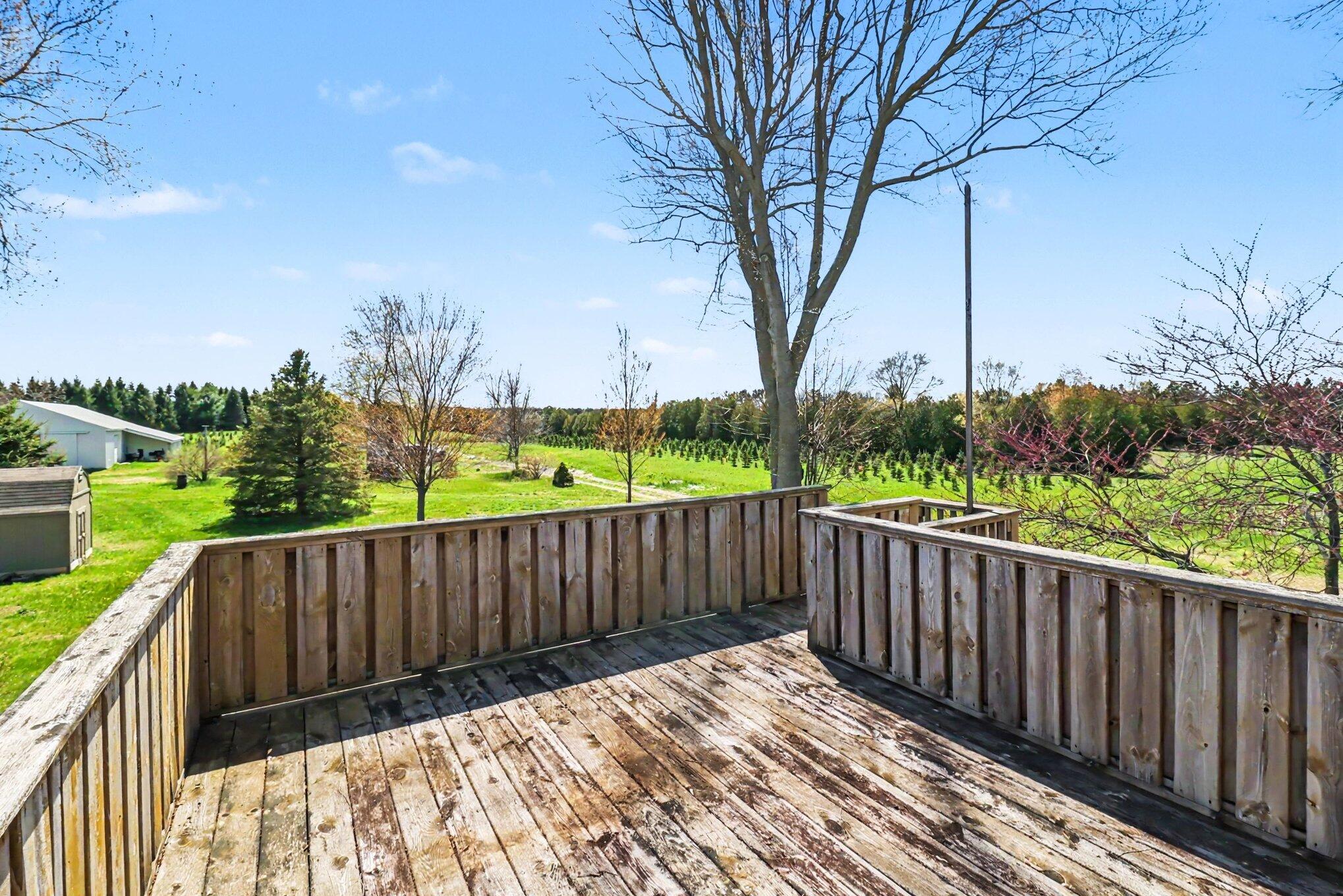 2707 West Hansen Road Ludington, MI 49431 - Photo 30 of 32 Sun Deck
