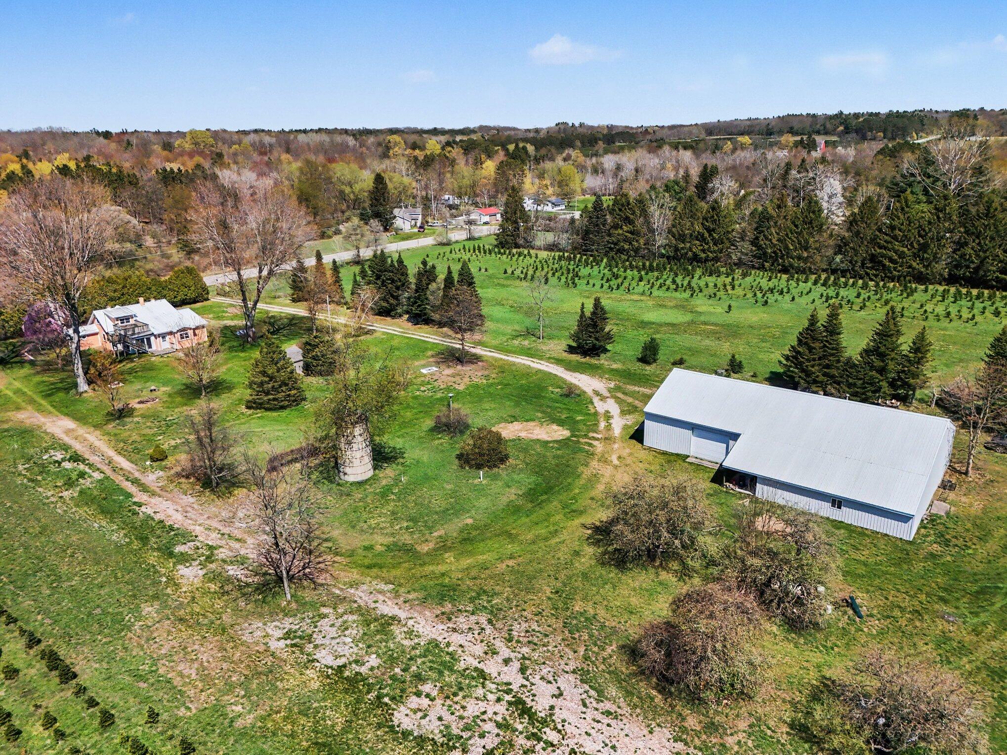 2707 West Hansen Road Ludington, MI 49431 - Photo 31 of 32 Barn area