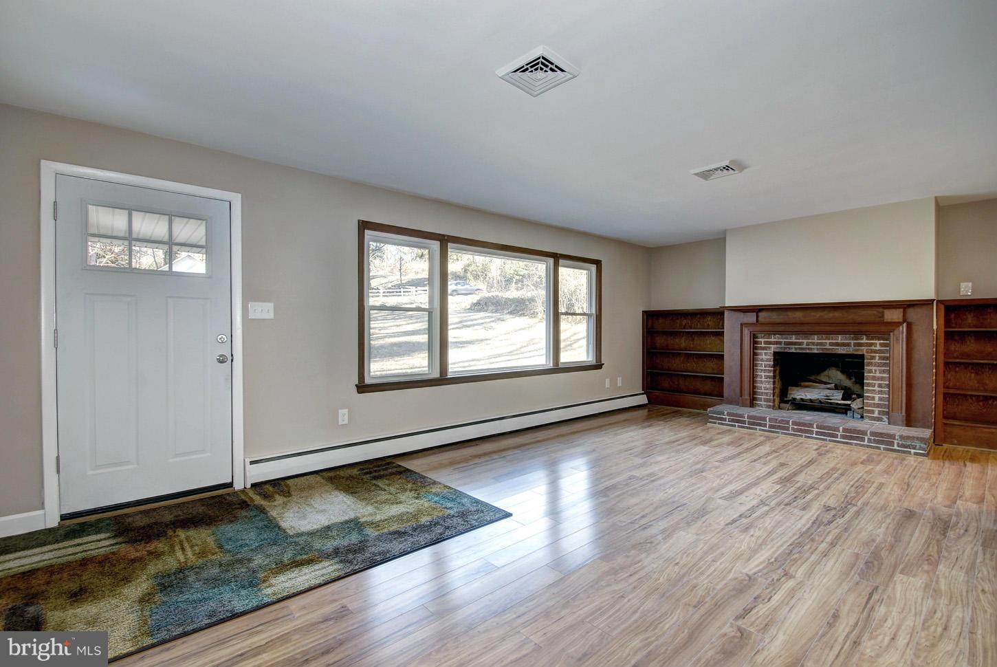 3121 Powder Mill Road Hyattsville, MD 20783 - Photo 3 of 28 Living Room