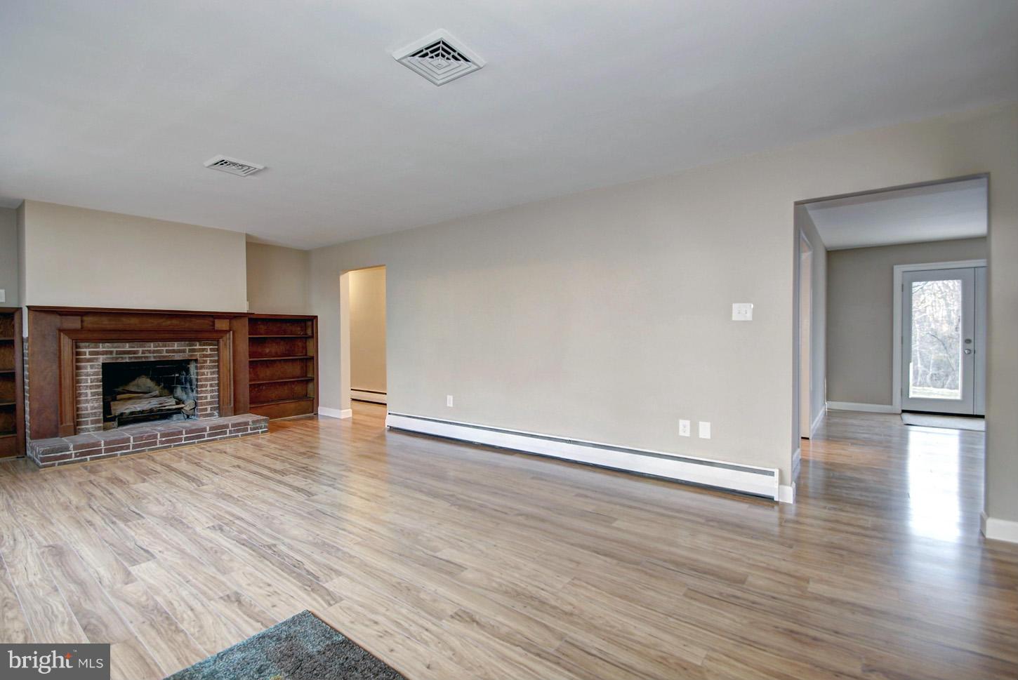 3121 Powder Mill Road Hyattsville, MD 20783 - Photo 4 of 28 Living Room