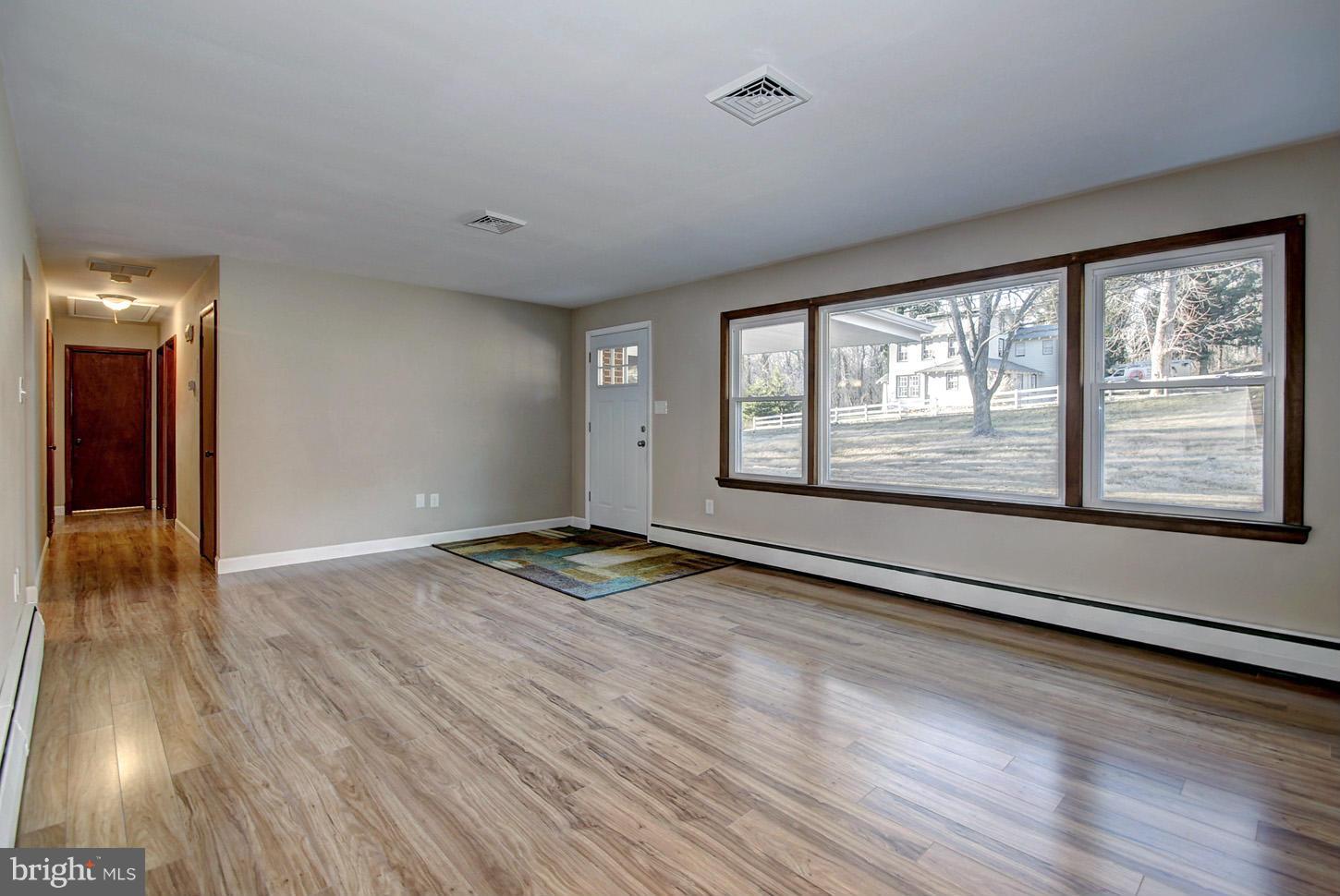 3121 Powder Mill Road Hyattsville, MD 20783 - Photo 5 of 28 Living Room
