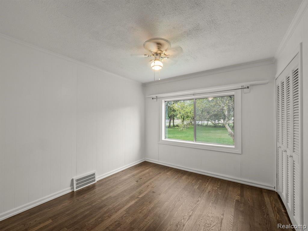 48070 Shelby Road Utica, MI 48317 - Photo 15 of 29