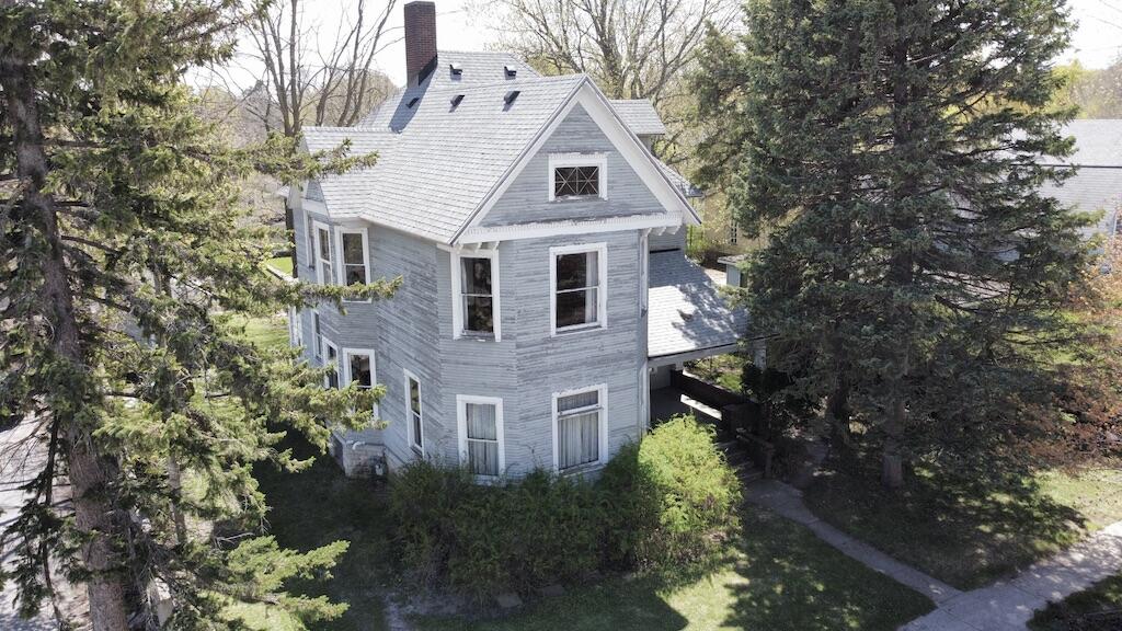 339 2nd Street Manistee, MI 49660 - Photo 4 of 45