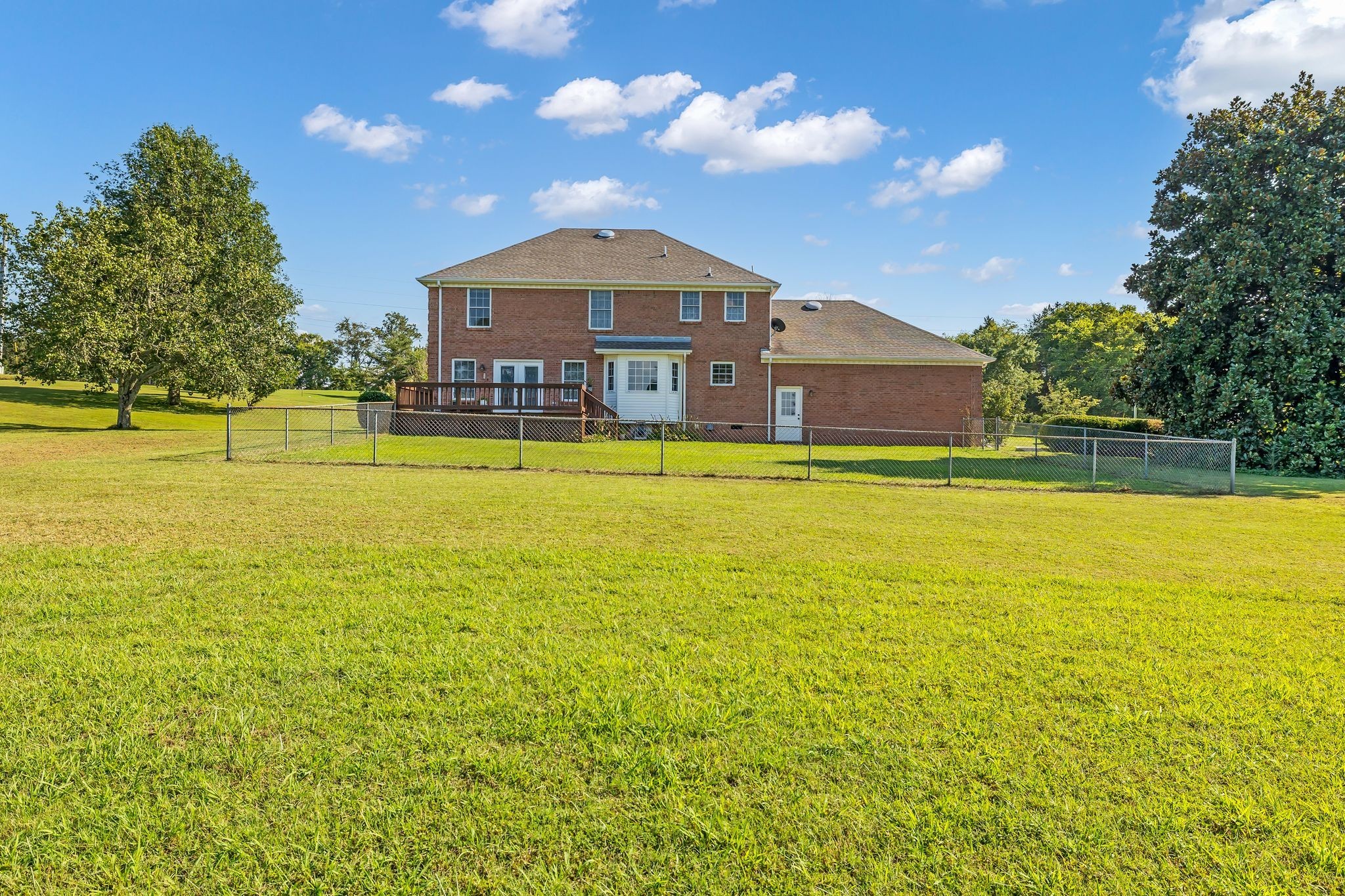 207 Sugar Tree Lane Pulaski, TN 38478 - Photo 7 of 30 a front view of a house with a ocean view