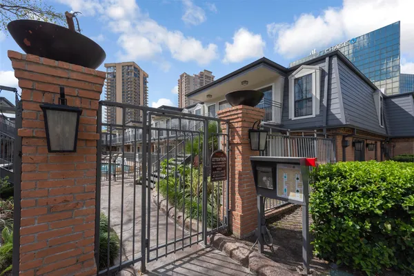 $950 | 5151 Richmond Avenue, Unit 204, Houston, TX 77056