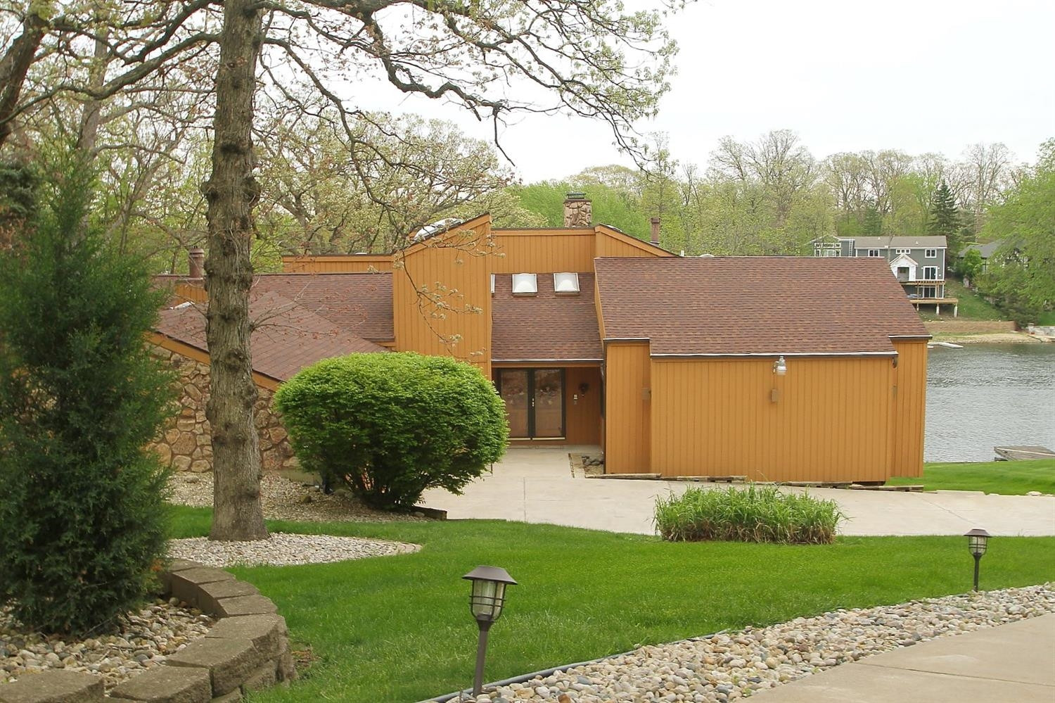 450 Scarborough Road Valparaiso, IN 46385 - Photo 1 of 10 1500x999