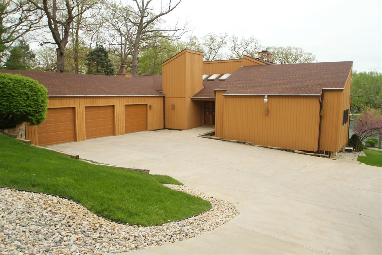 450 Scarborough Road Valparaiso, IN 46385 - Photo 2 of 10 1500x1000