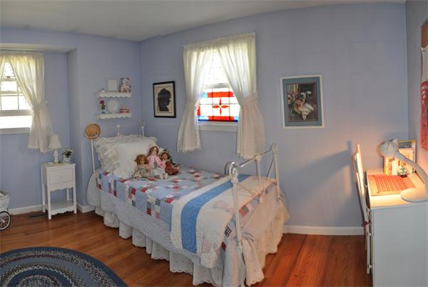 131 Aubinwood Road Amherst, MA 01002 - Photo 21 of 30 a bedroom with bed and a window