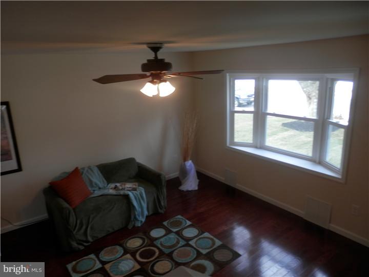 52 Ridgley Street Mount Holly, NJ 08060 - Photo 12 of 24 Living Room