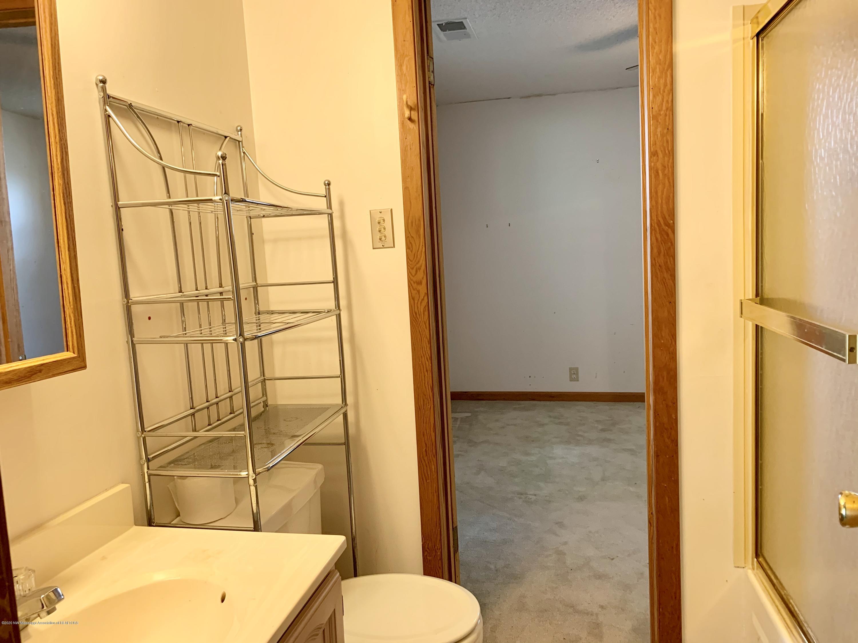 4620 Moon Lake Road Coahoma, MS 38617 - Photo 11 of 17 Upstairs Bathroom