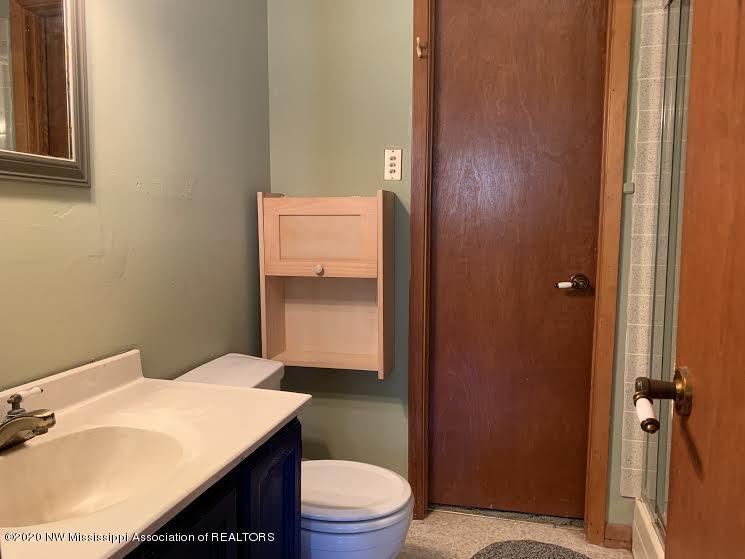 4620 Moon Lake Road Coahoma, MS 38617 - Photo 7 of 17 Guest Bathroom