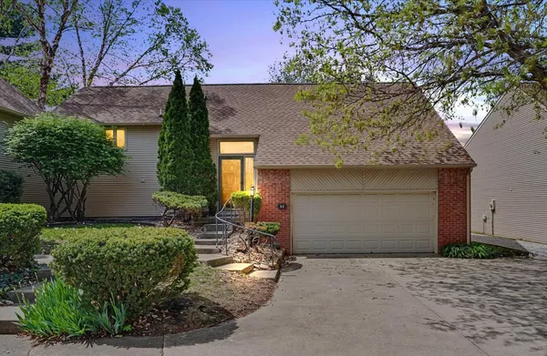 $299,900 | 22 Fields East, Champaign, IL 61822