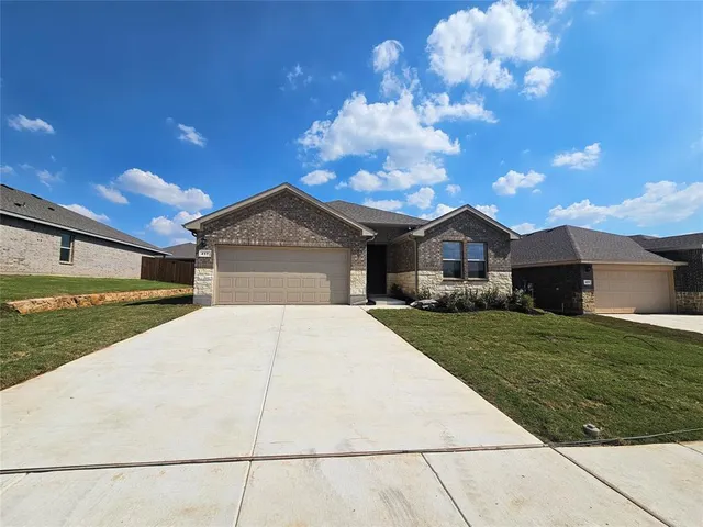 $2,325 | 417 Blanco Drive, Azle, TX 76020
