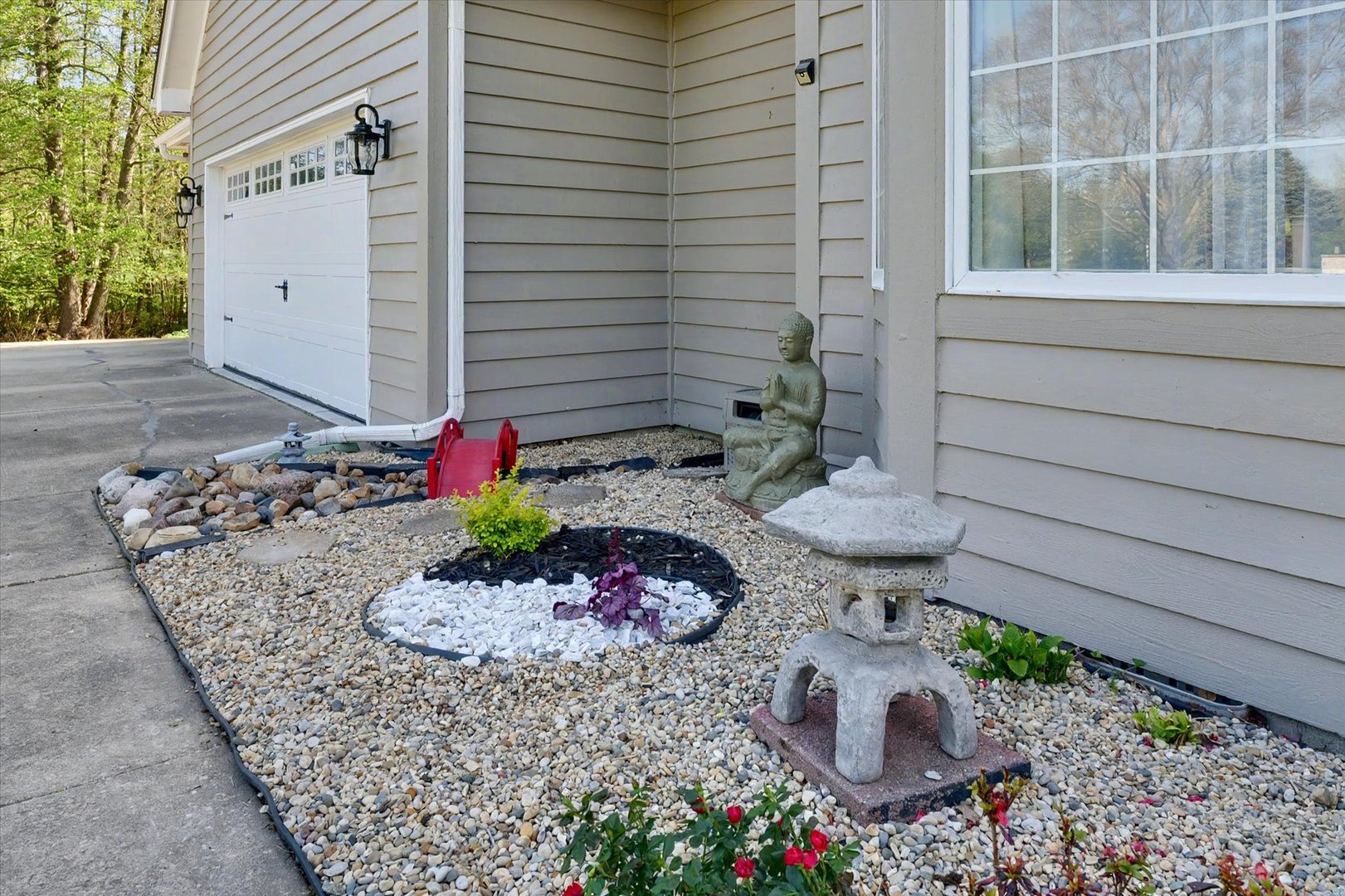 1307 Cross Creek Road Mahomet, IL 61853 - Photo 3 of 75 a view of a chairs and table in a patio