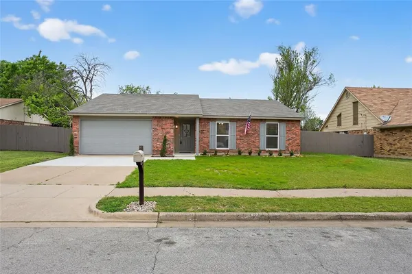 $2,500 | 7001 Newcastle Place, North Richland Hills, TX 76182
