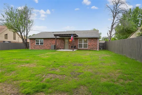$2,500 | 7001 Newcastle Place, North Richland Hills, TX 76182