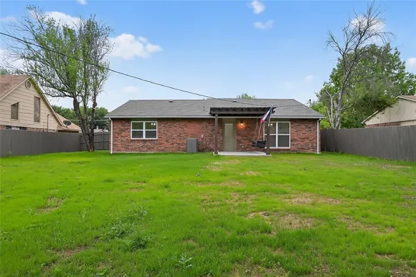 $2,500 | 7001 Newcastle Place, North Richland Hills, TX 76182