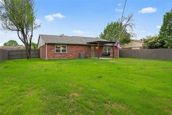$2,500 | 7001 Newcastle Place, North Richland Hills, TX 76182