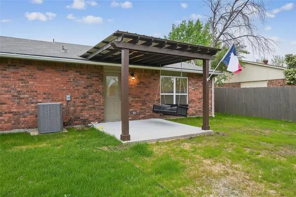$2,500 | 7001 Newcastle Place, North Richland Hills, TX 76182