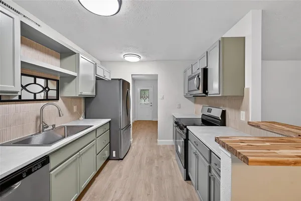 $2,500 | 7001 Newcastle Place, North Richland Hills, TX 76182